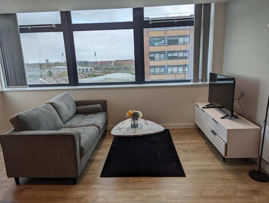 Lovely 1 Bed Apartment - Old Trafford Манчестер Екстер'єр фото