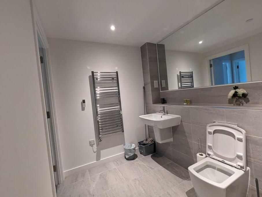 Lovely 1 Bed Apartment - Old Trafford Манчестер Екстер'єр фото