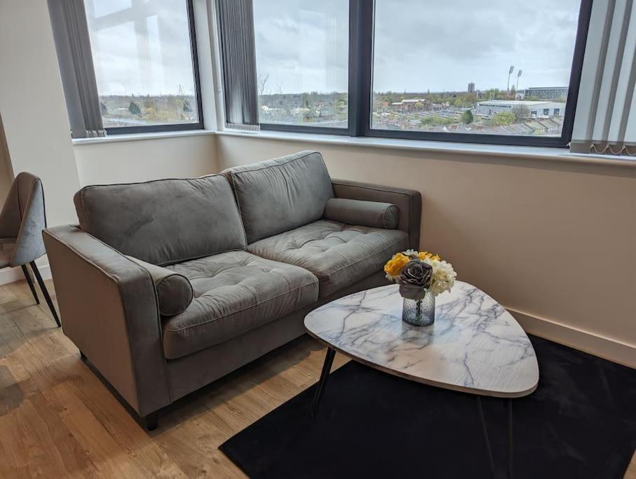 Lovely 1 Bed Apartment - Old Trafford Манчестер Екстер'єр фото